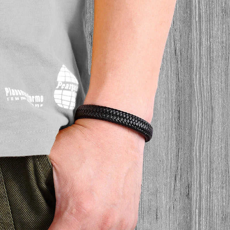 CLASSIC BLACK LEATHER BRACELET